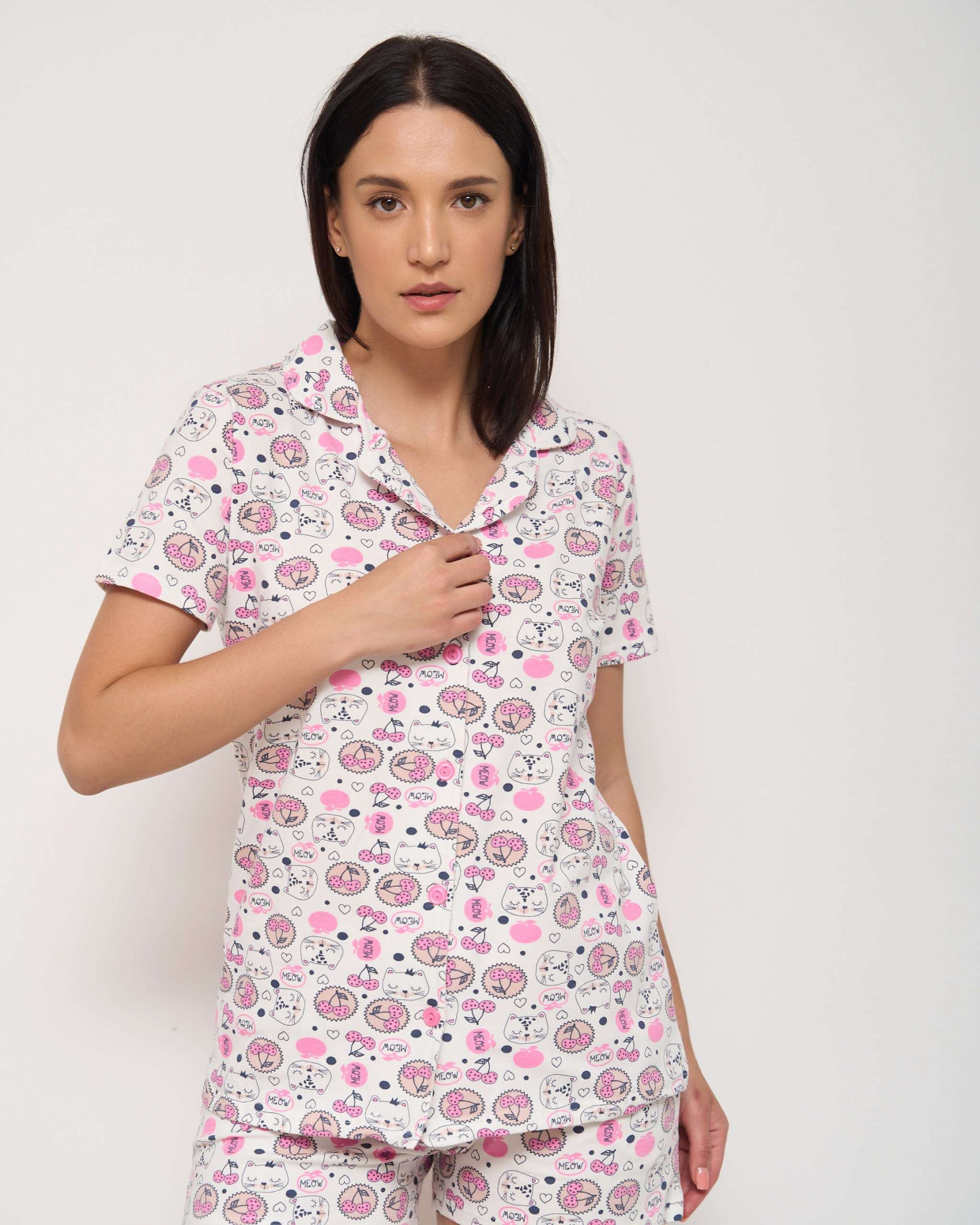 Жіночий комплект рубашка з шортиками - коти та вишеньки