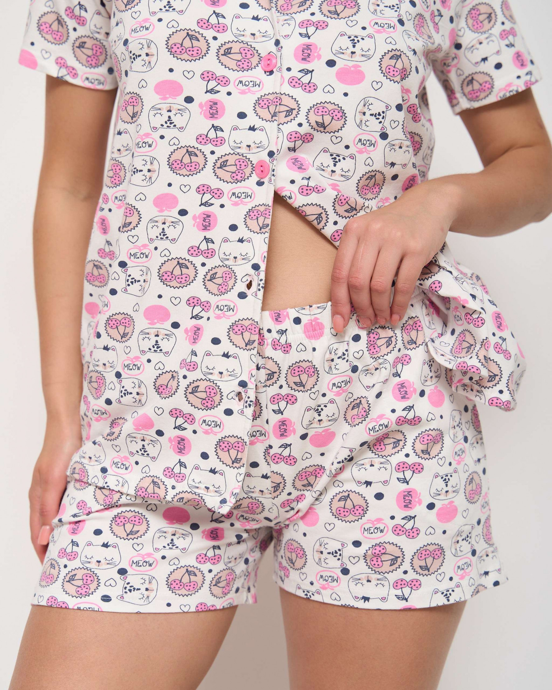 Жіночий комплект рубашка з шортиками - коти та вишеньки