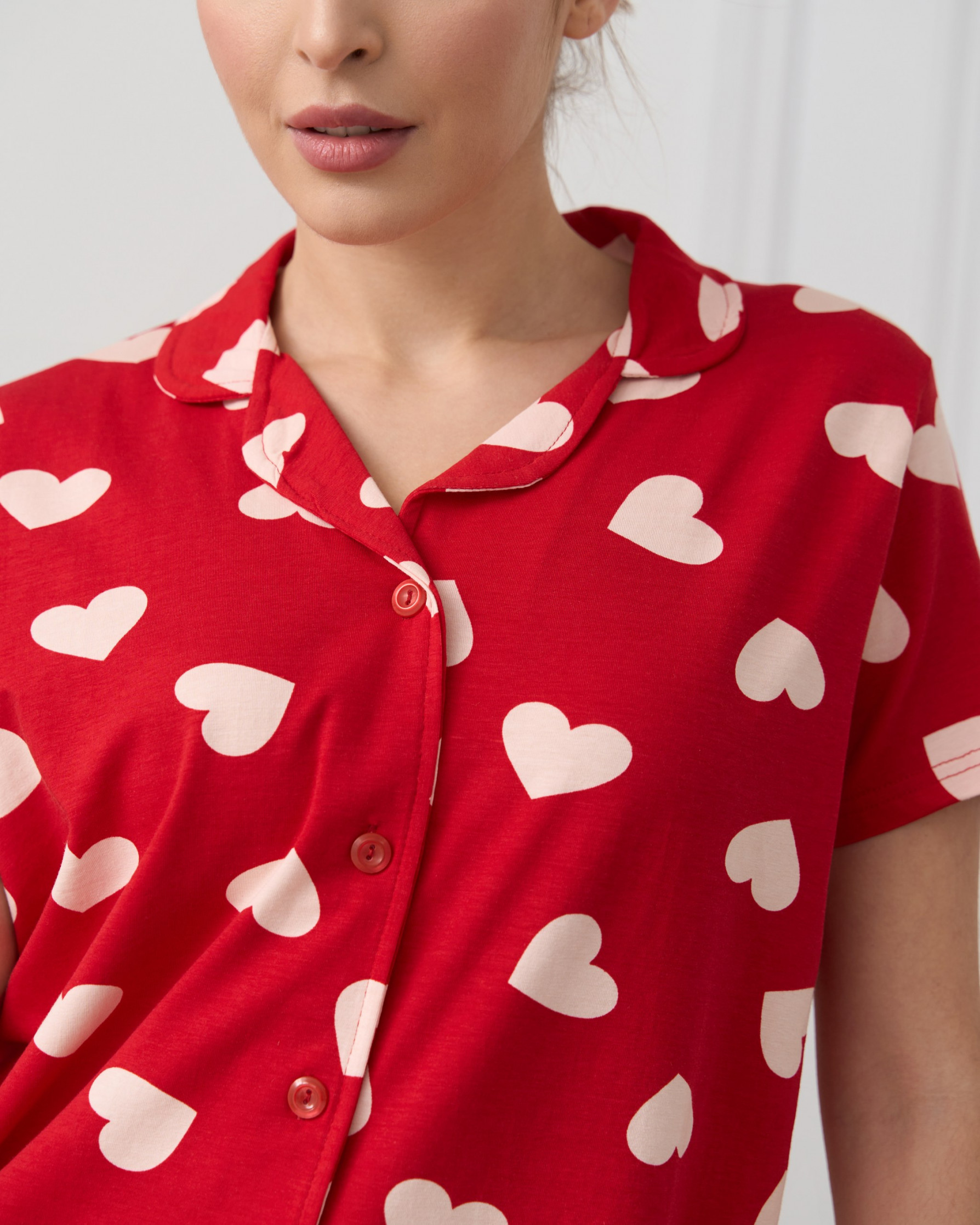 Жіночий комплект з шортиками та рубашкою - в сердечки