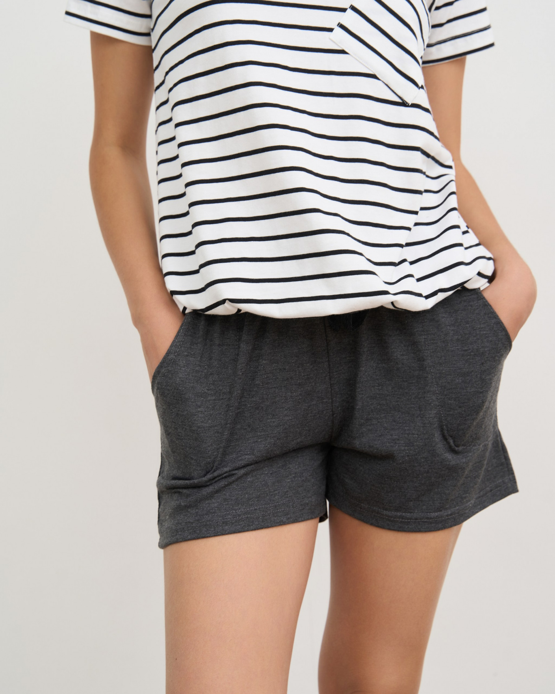 Жіночий комплект з шортами - футболка у смужку