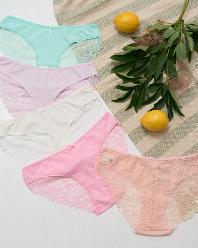 Однотонні жіночі труси - пастельні з мереживом
