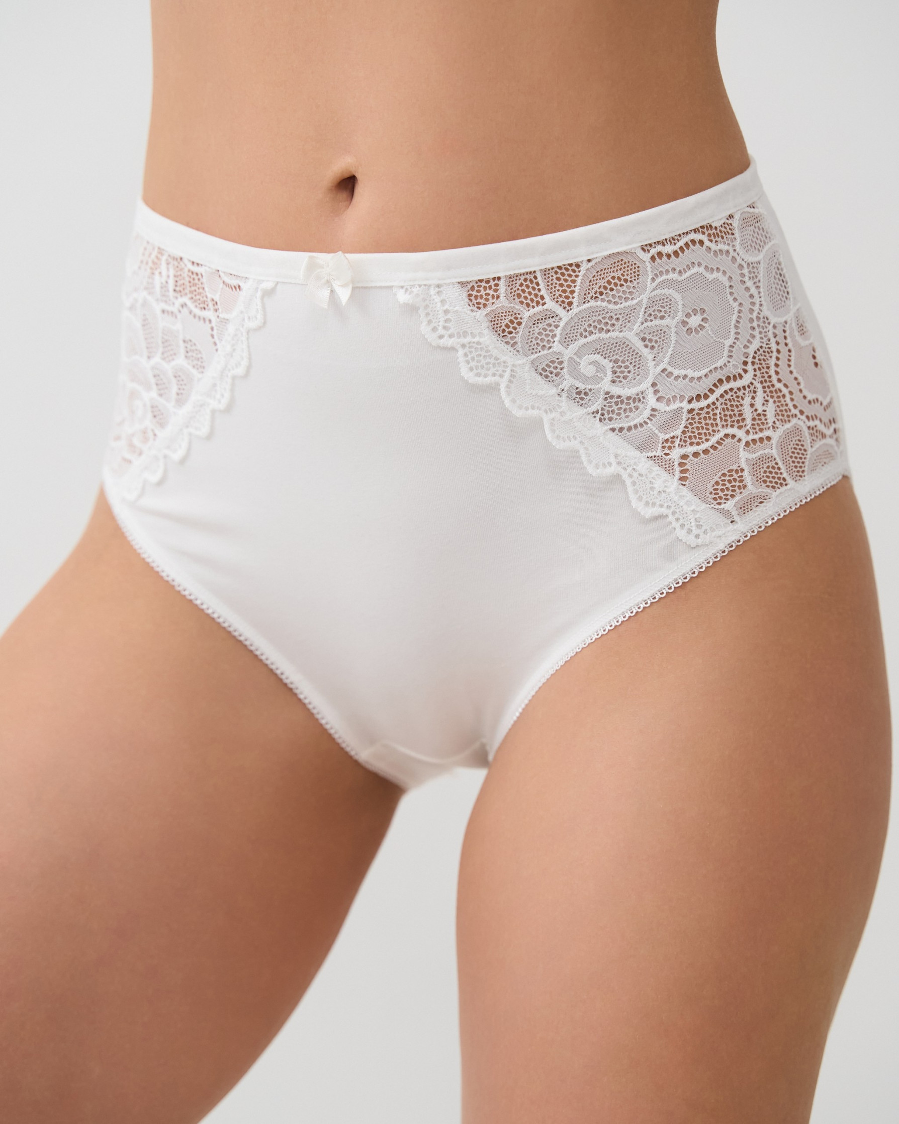 Жіночі трусики з мереживом - Plus Size - бежевий мікс