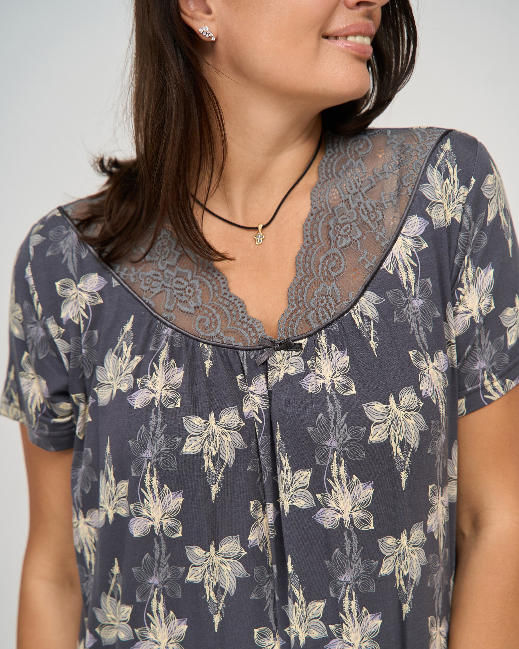 Віскозна сорочка Plus Size - мереживо попереду