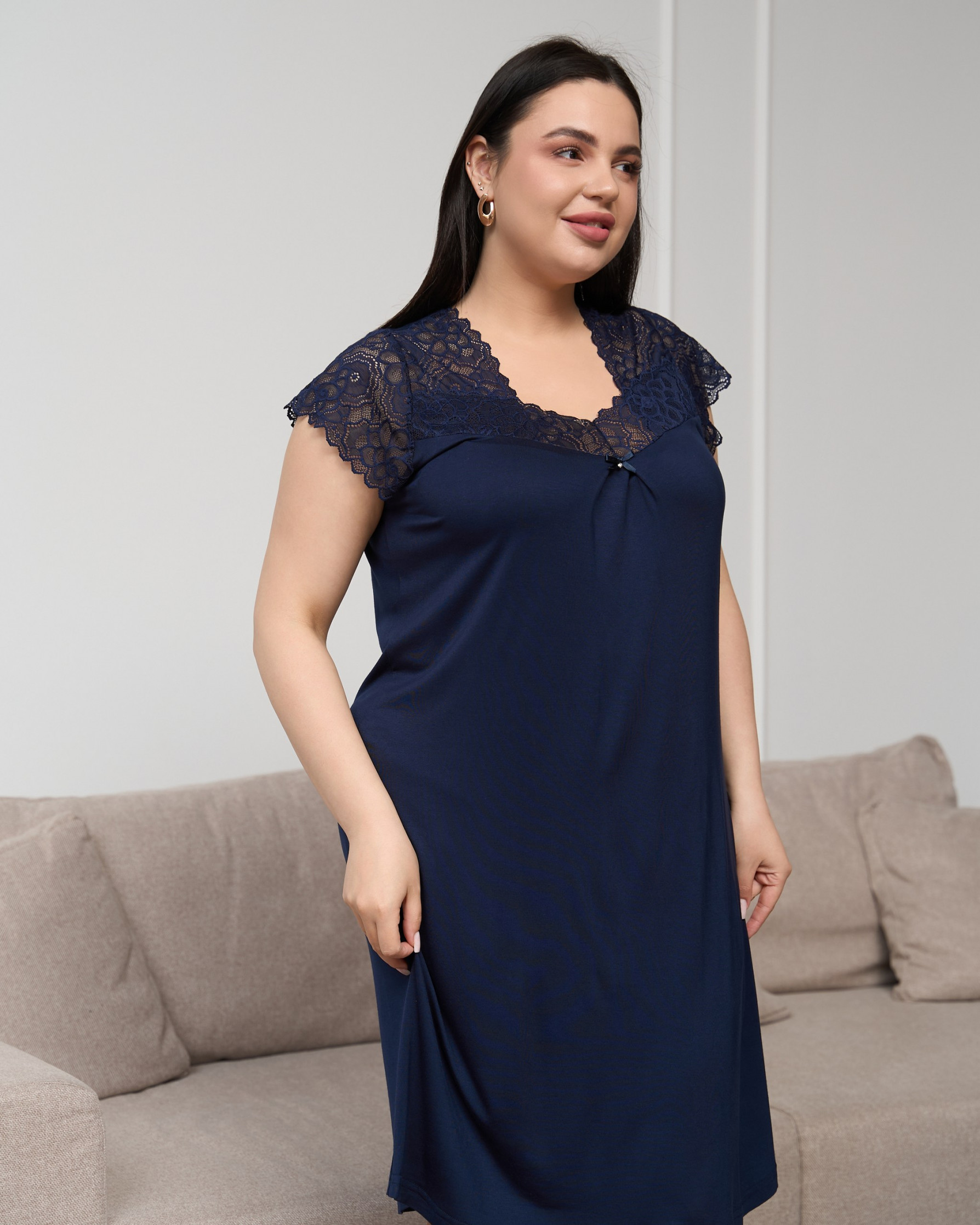 Віскозна сорочка з мереживом по плечам - Plus Size