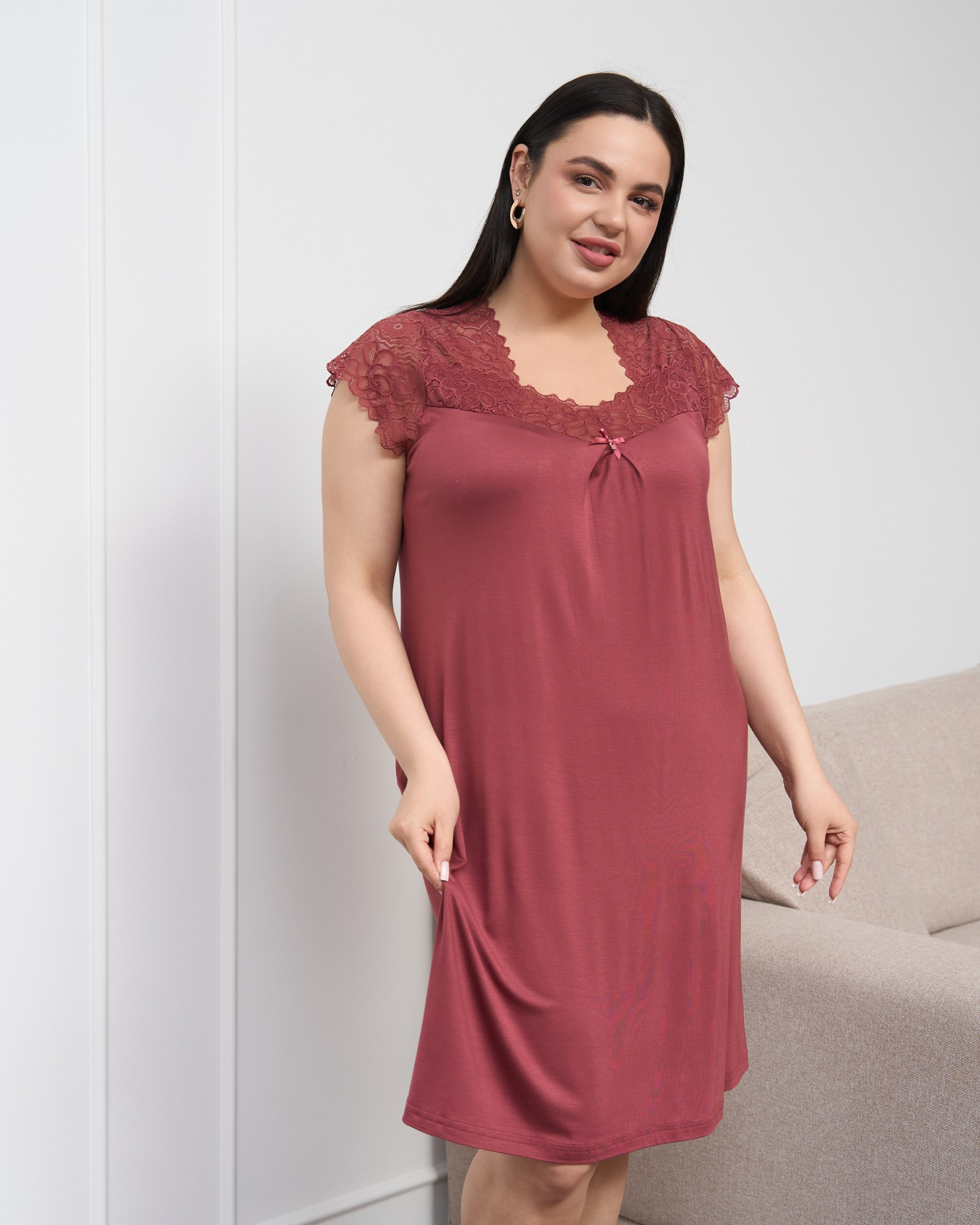 Вискозная сорочка с кружевом по плечам - Plus Size