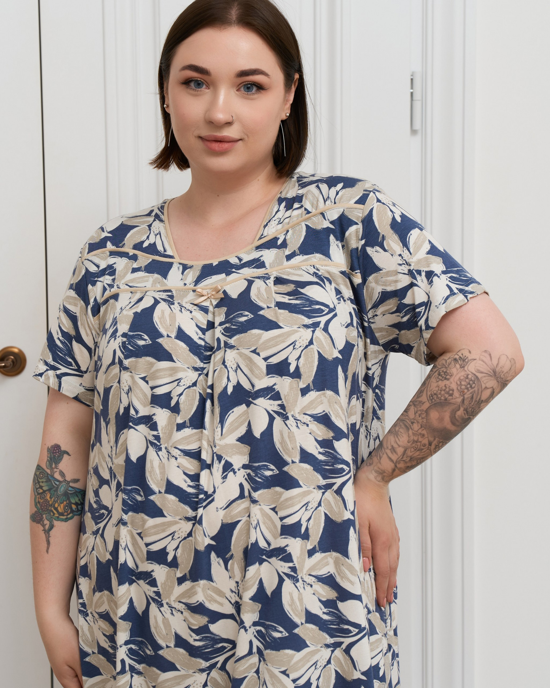 Вискозная женская сорочка Plus Size - синяя в листья