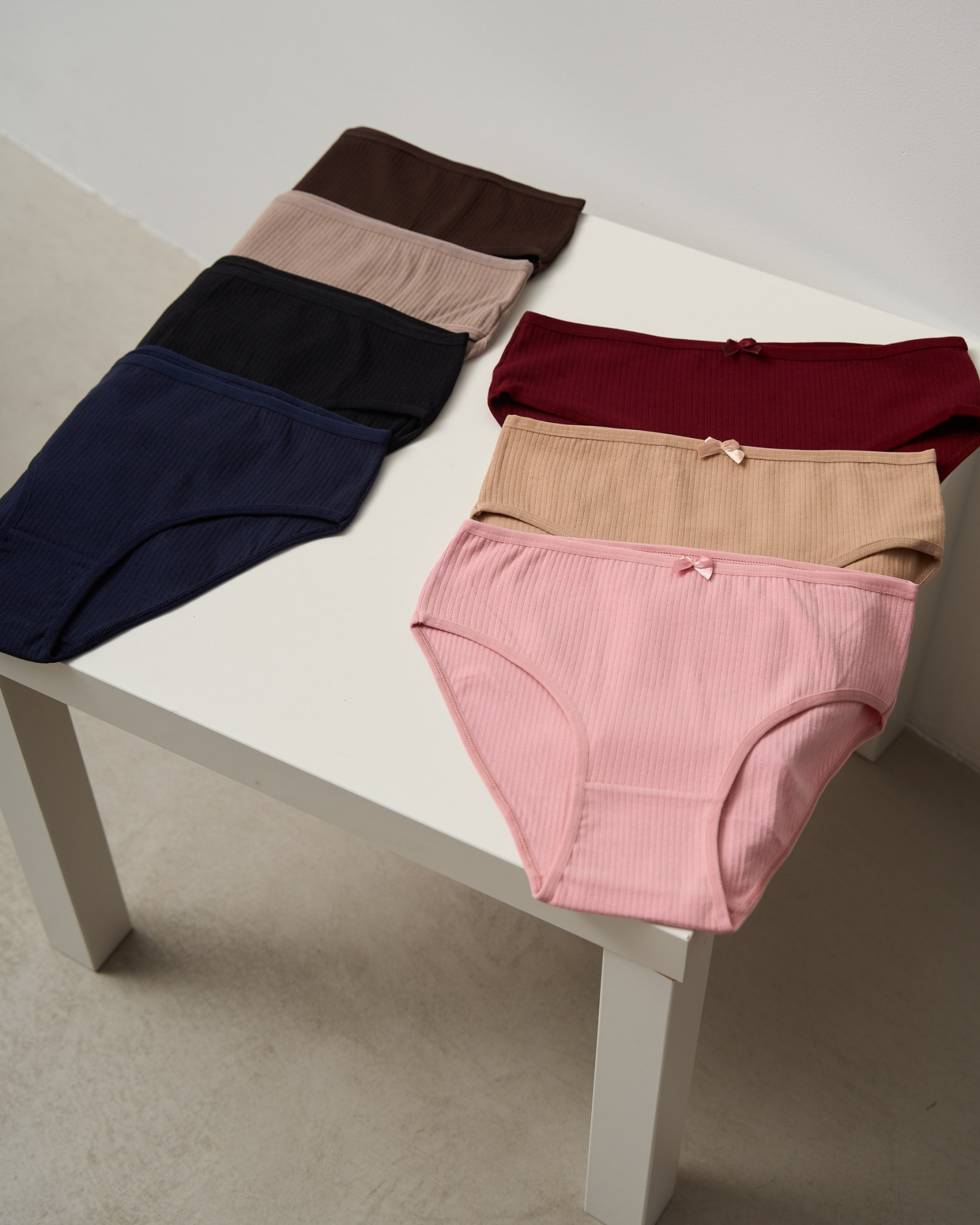 Набір жіночих трусиків тижневок батал в рубчик - 7 шт. - 724127