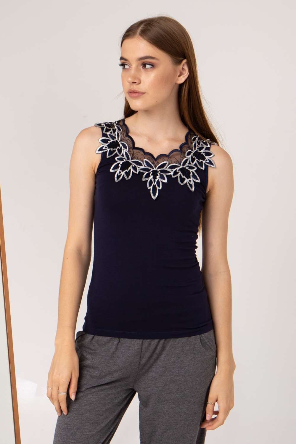 Жіноча майка з широкою бретелькою - 3 кольори