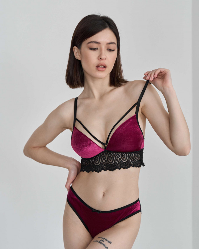 Комплект з бюстгальтером та трусиками (75В - 90В)