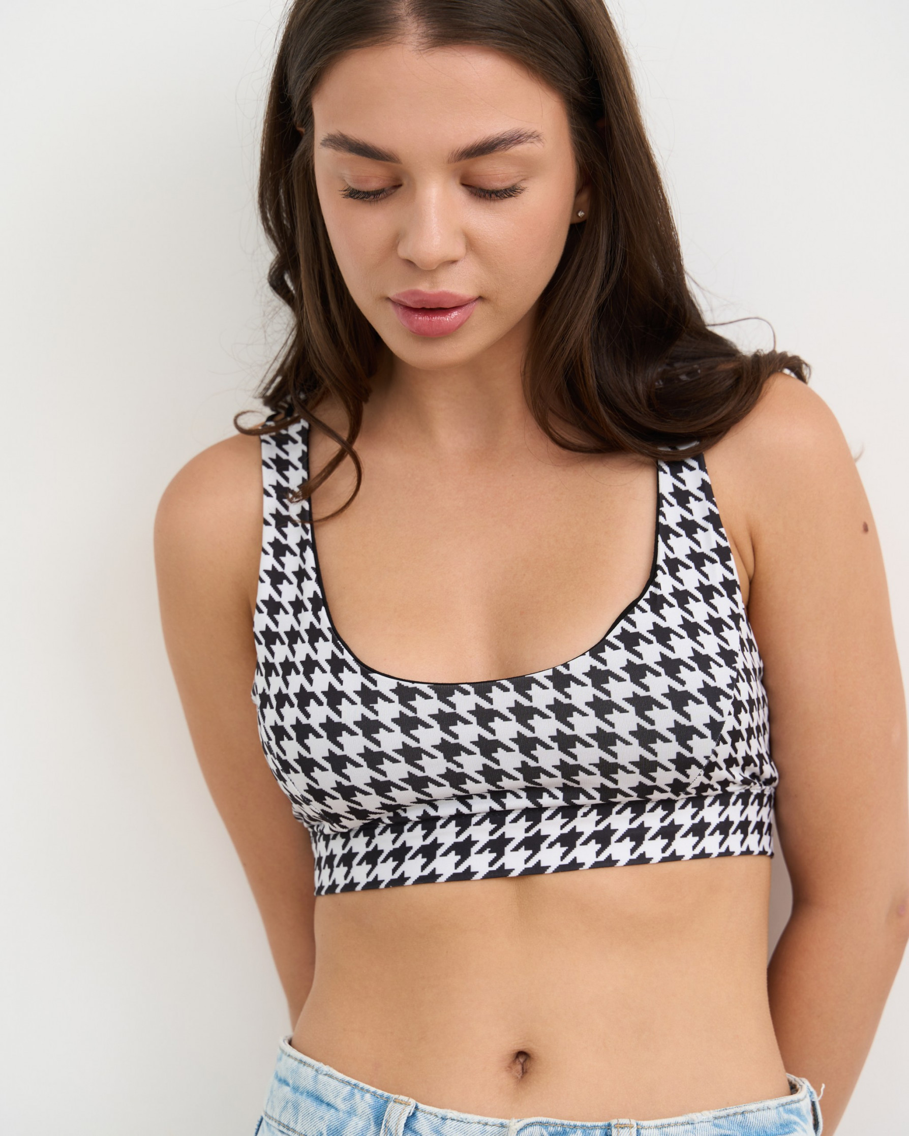 Жіночий спортивний топ - переплетення на спинці - Гусяча лапка