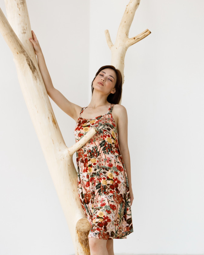 Віскозна сорочка на бретельках - Червоні квіти