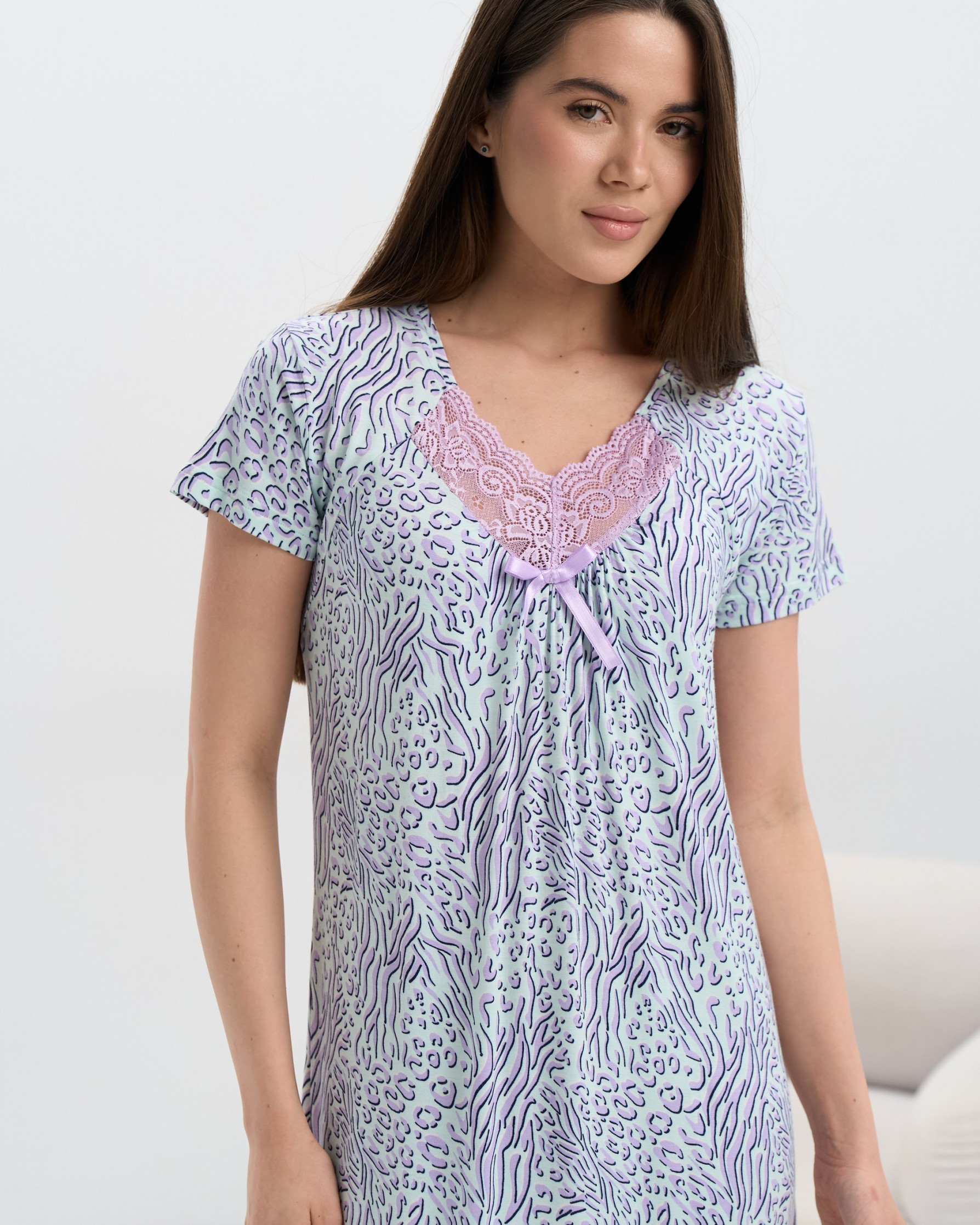 Женская сорочка с лиловым узором - вискоза