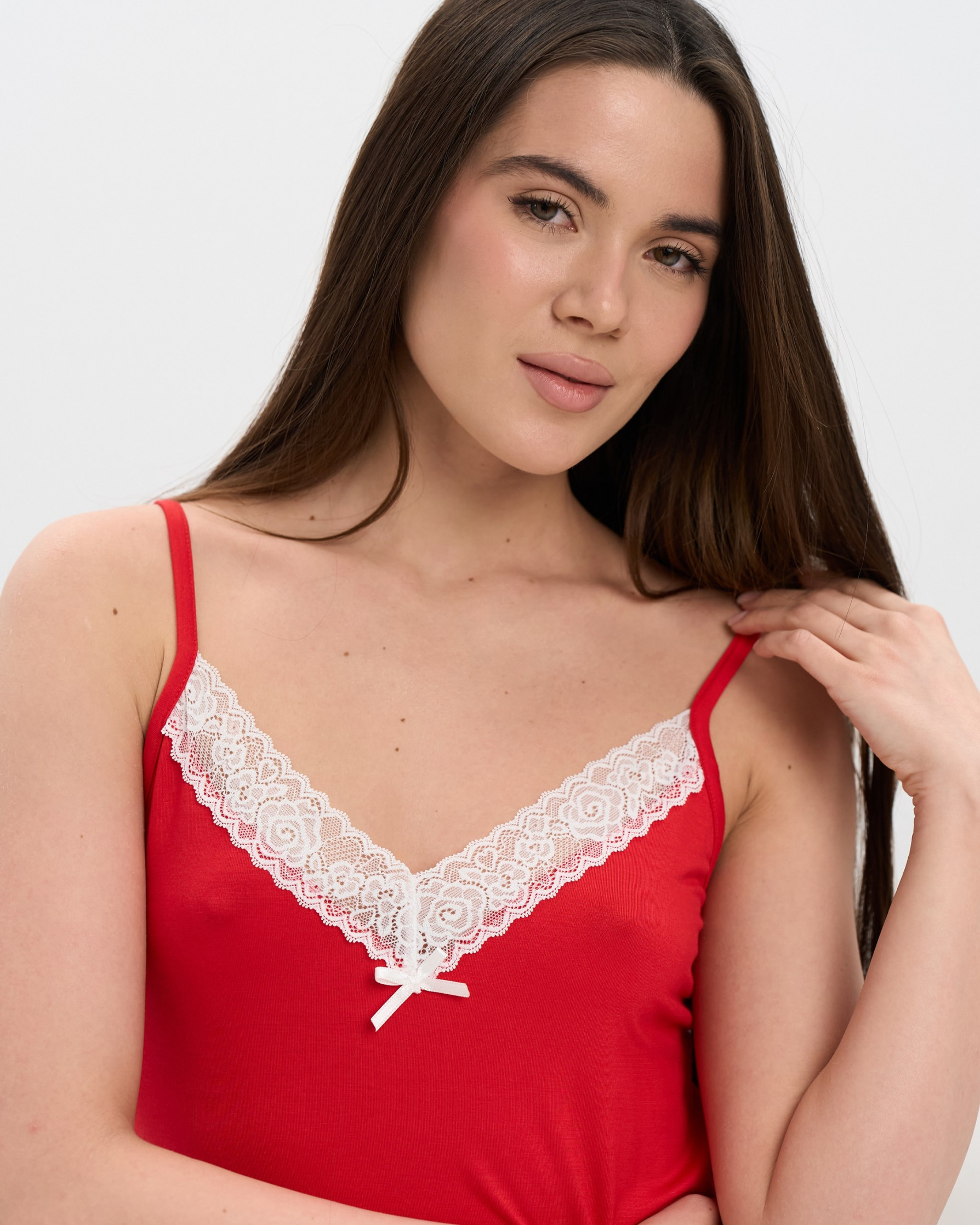 Віскозна сорочка з розрізом та мереживом