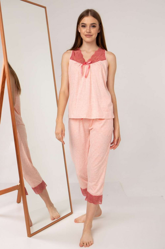 Женская пижама с капри - однотонная с кружевом