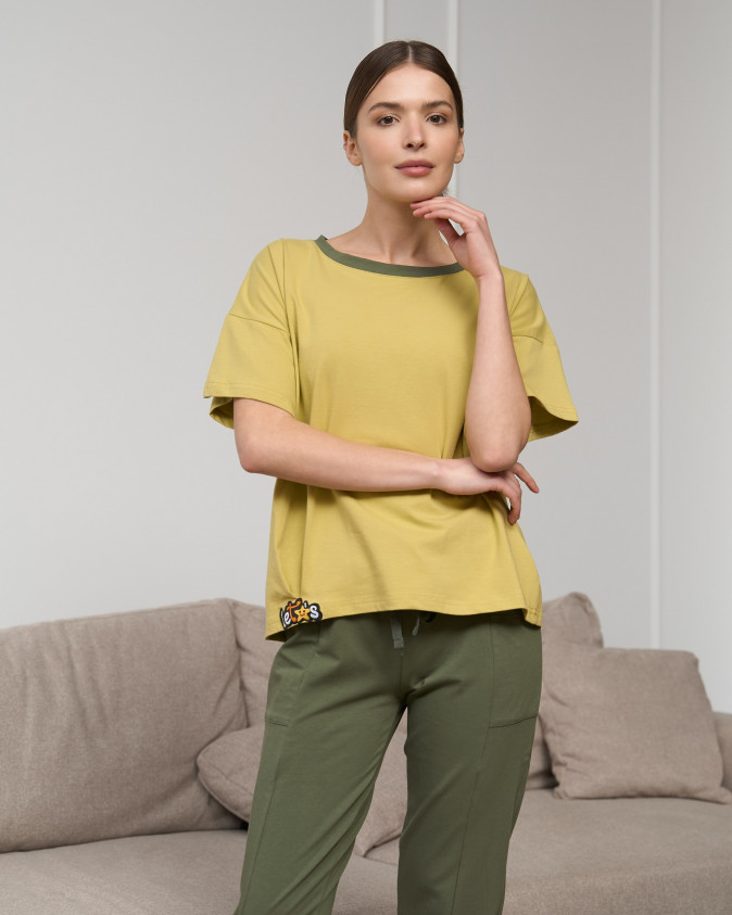 Яскравий жіночий комплект з капрі - однотонний