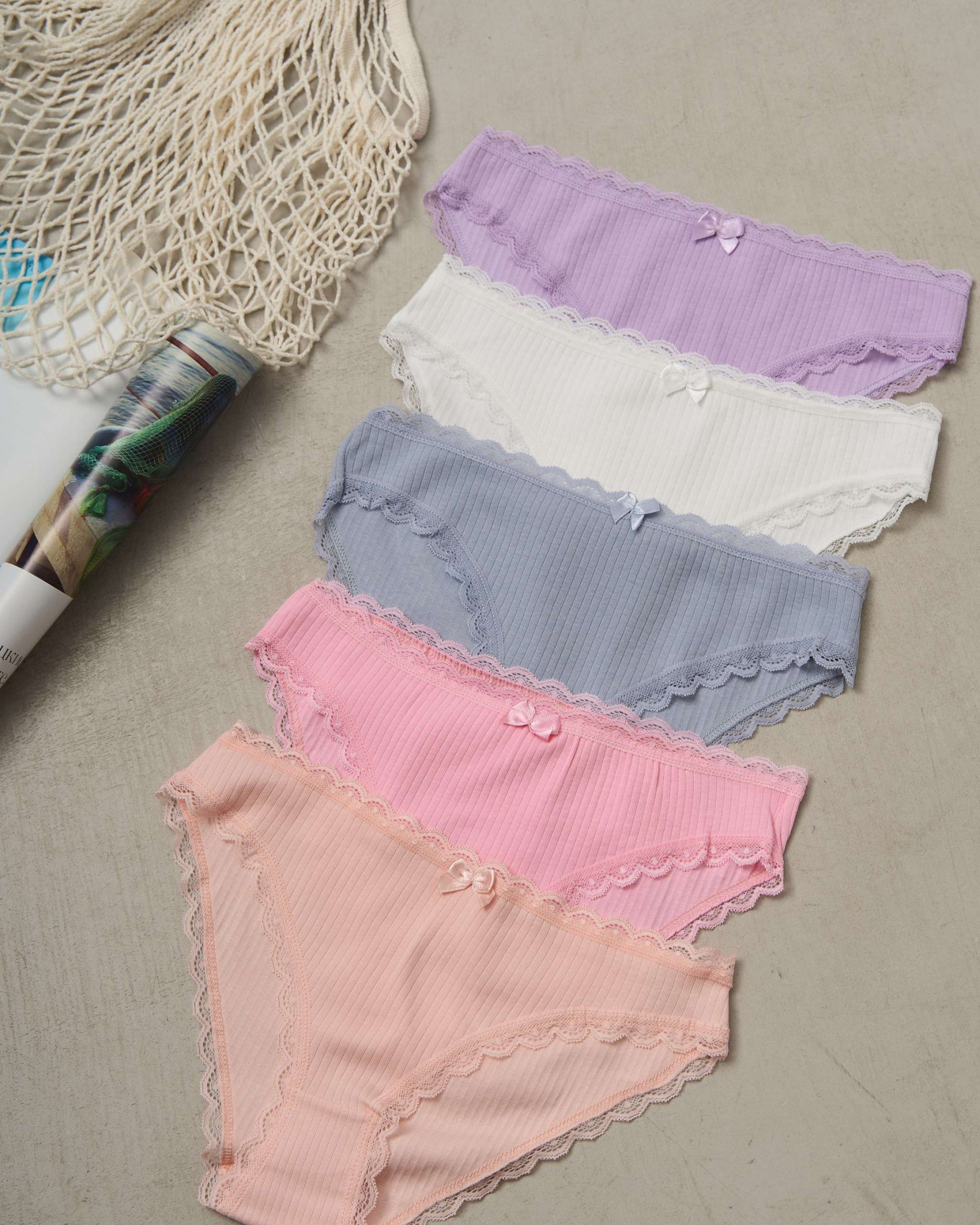 Жіночі бавовняні трусики в рубчик - мереживо пастель