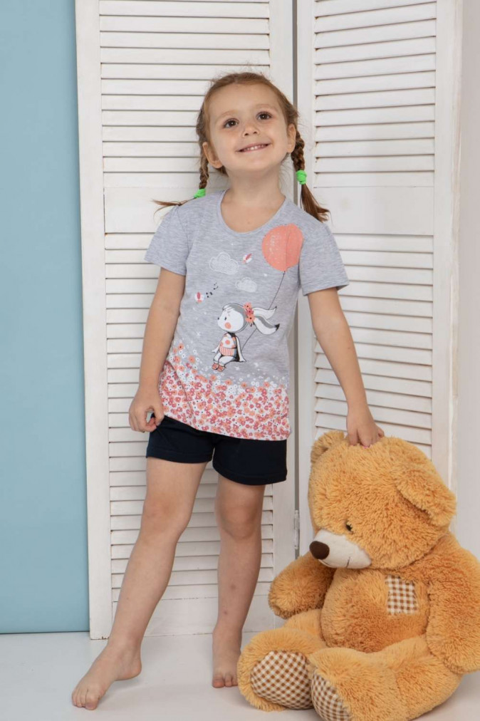 Комплект з шортиками на дівчинку - зайчик на кульці