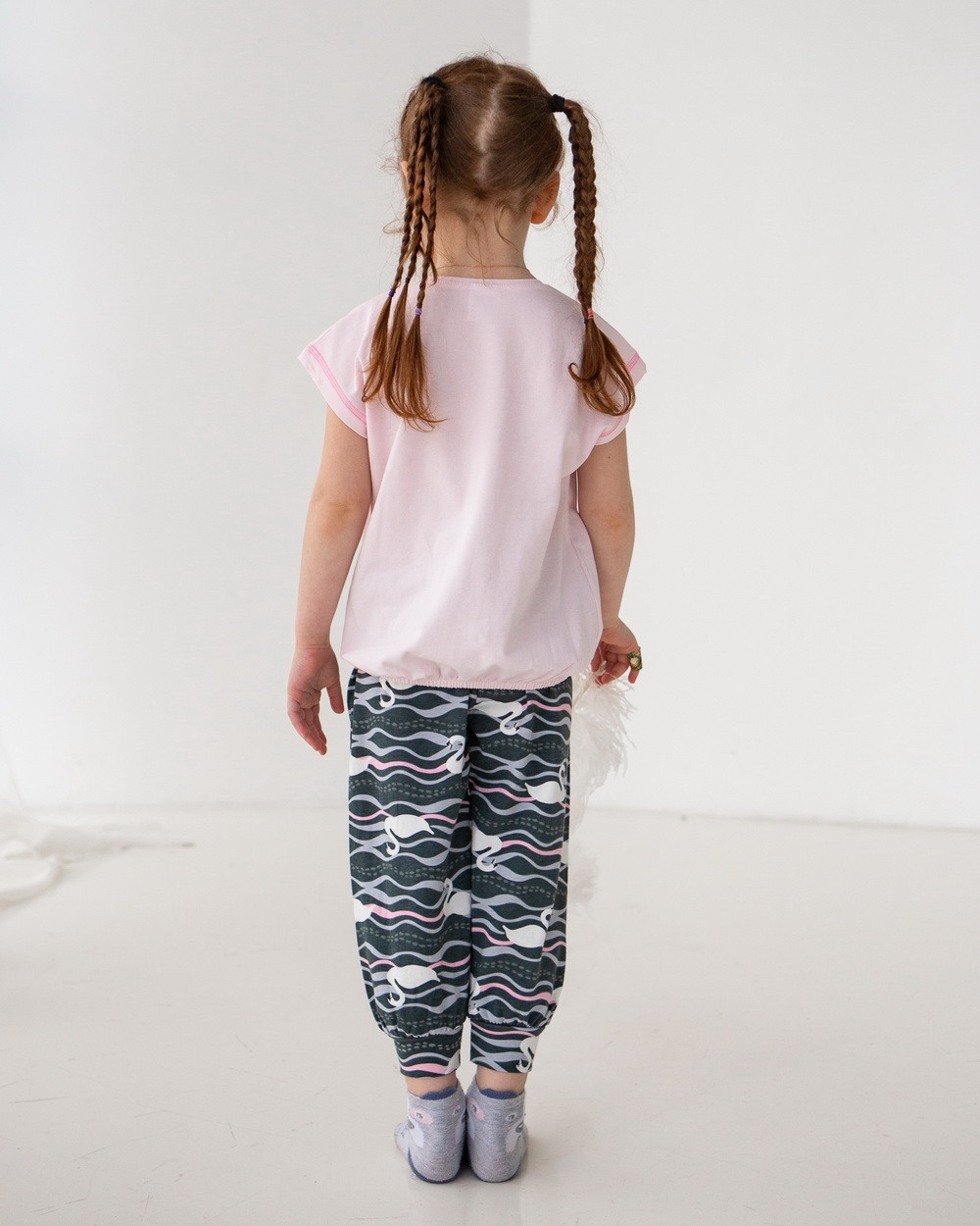 Піжамка з капрі на дівчинку - фламінго