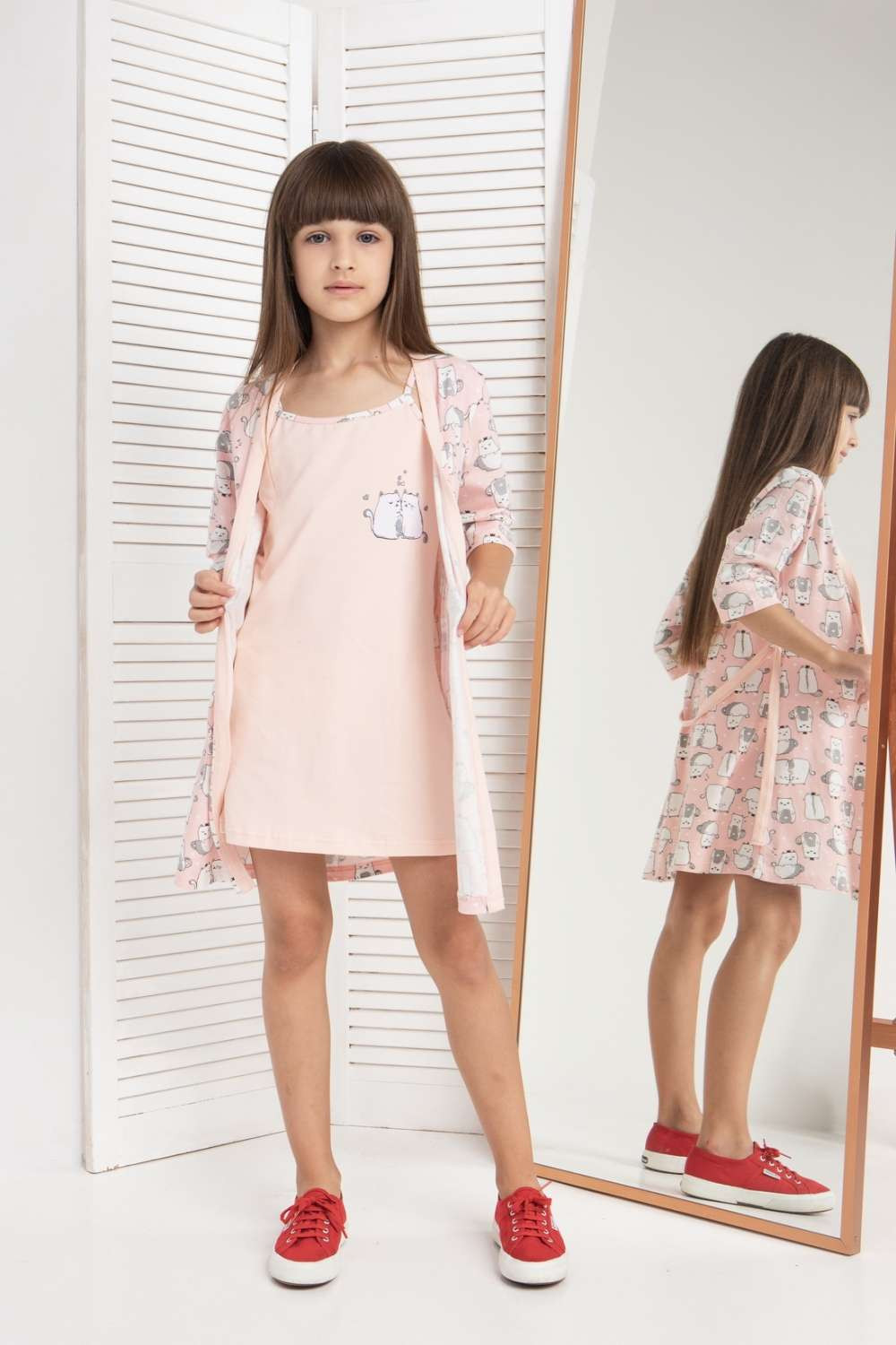 Светлый комплект с халатом на девочку