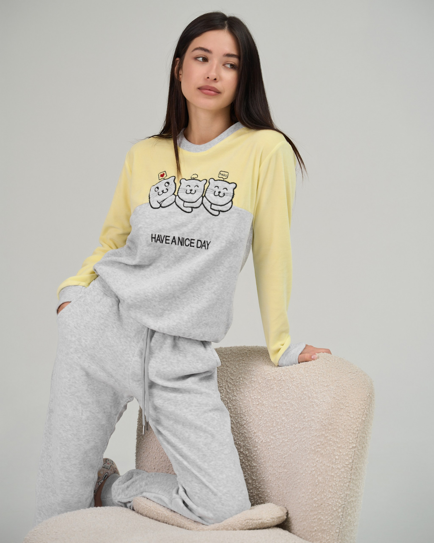 Жіночий костюм зі штанами Три котики - Велюр