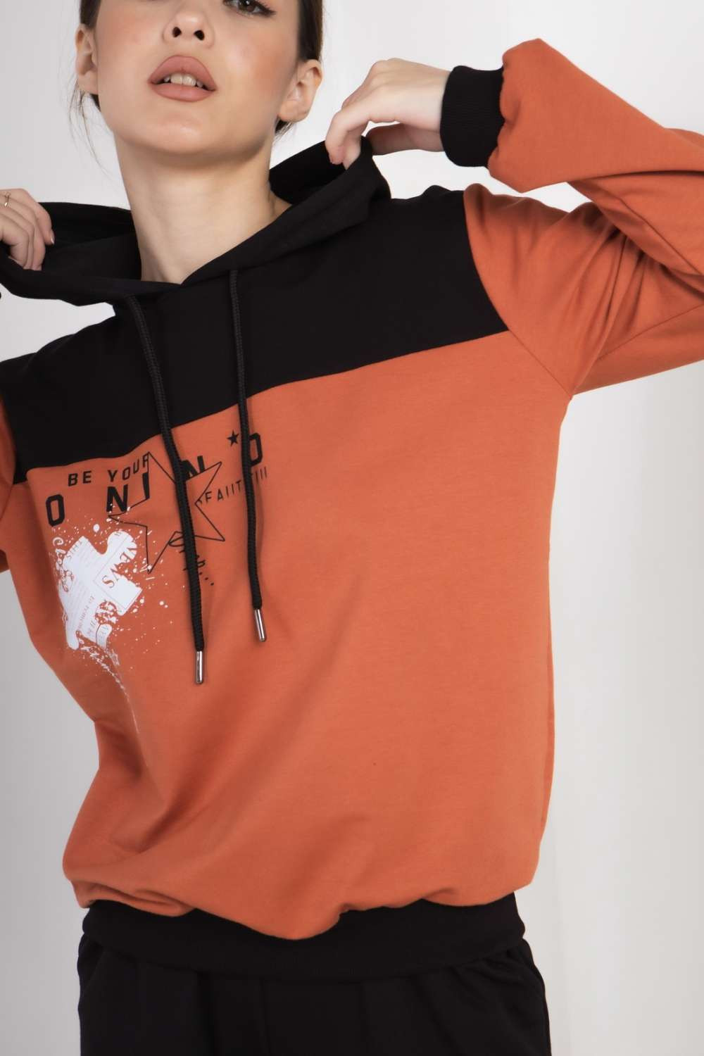 Жіночий костюм зі штанами, кофта з капюшоном