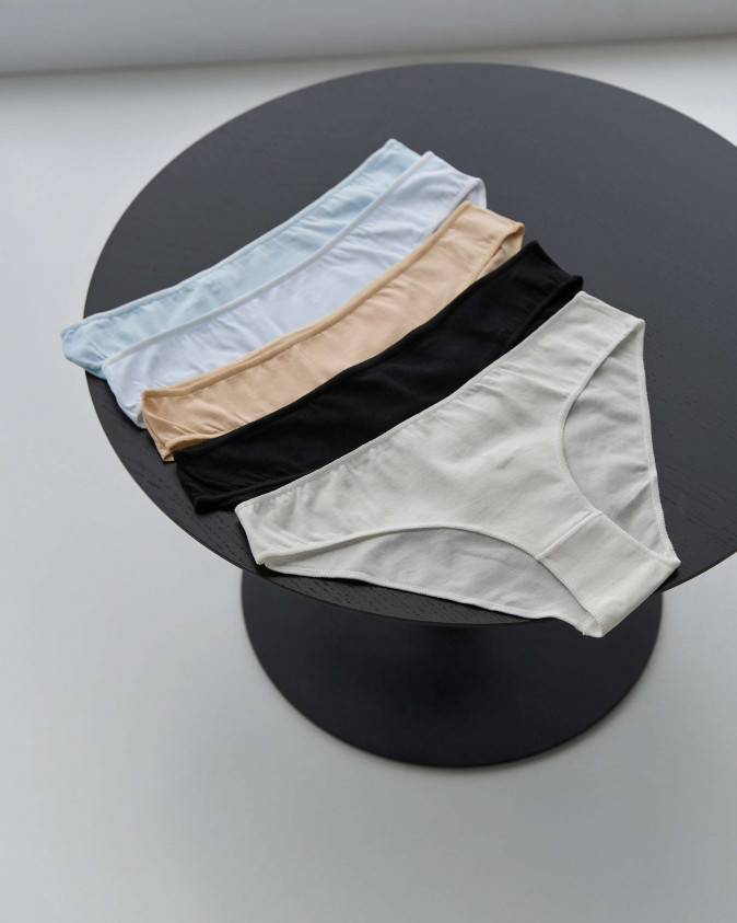 Однотонні жіночі трусики - базові кольори