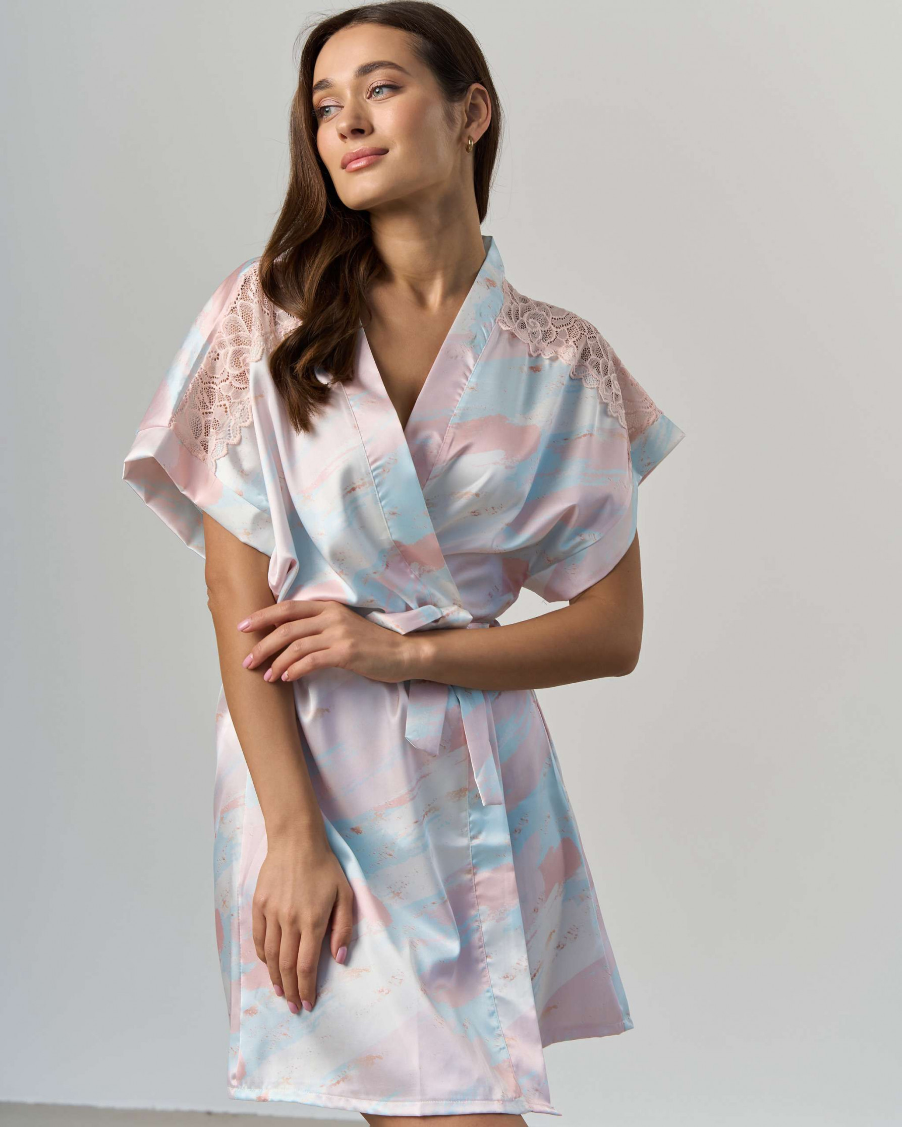 Женский халат на запа́х - нежное кружево