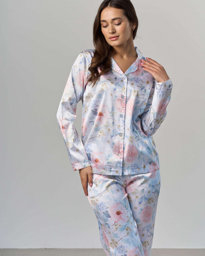 Жіноча піжама на ґудзиках - ніжний квітковий принт
