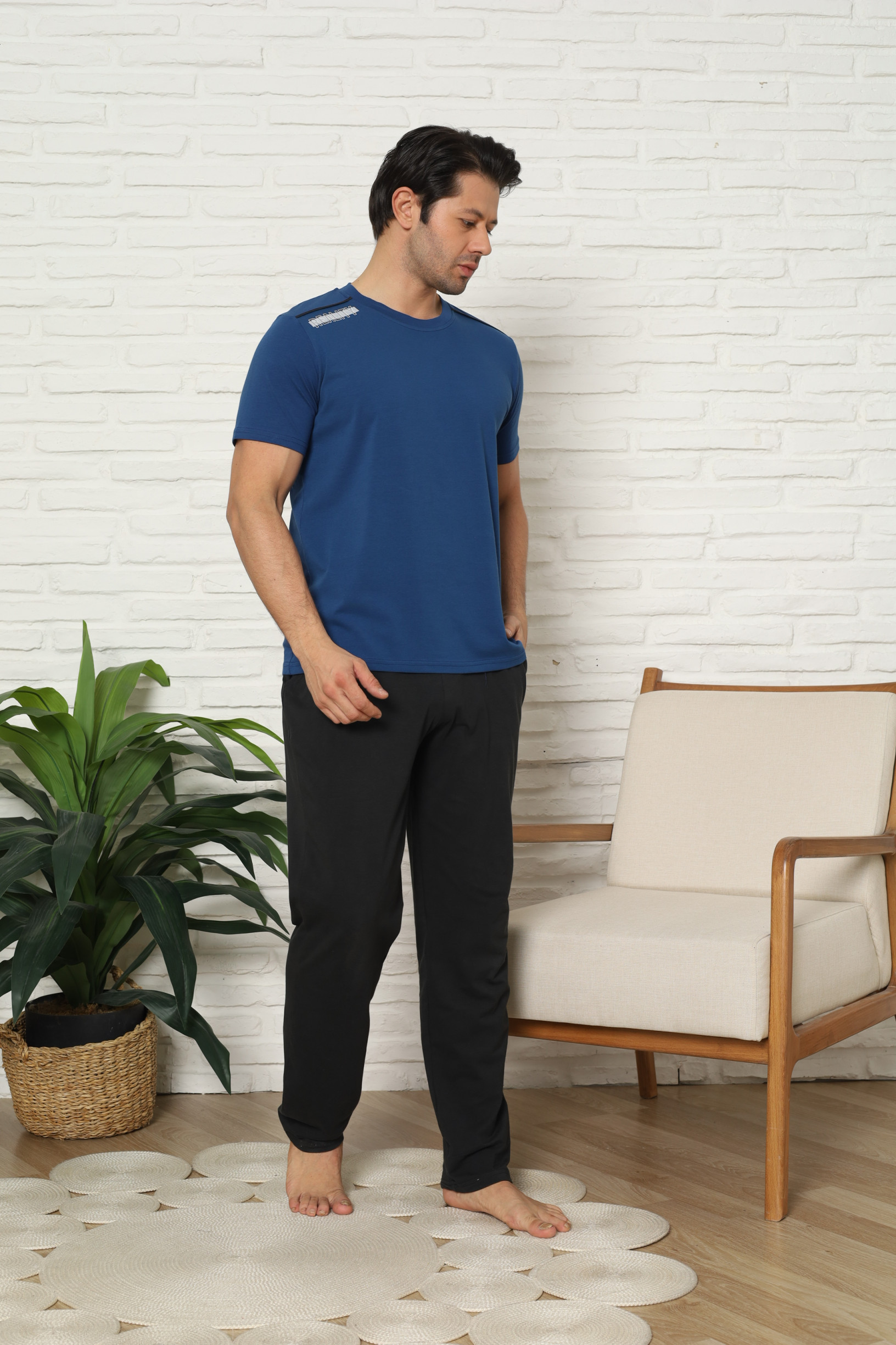 Чоловічий комплект зі штанами та футболкою