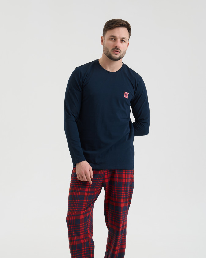 Чоловічий комплект зі штанами у червону клітинку