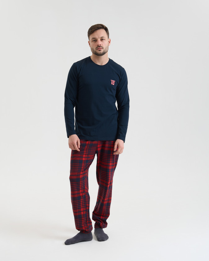 Чоловічий комплект зі штанами у червону клітинку