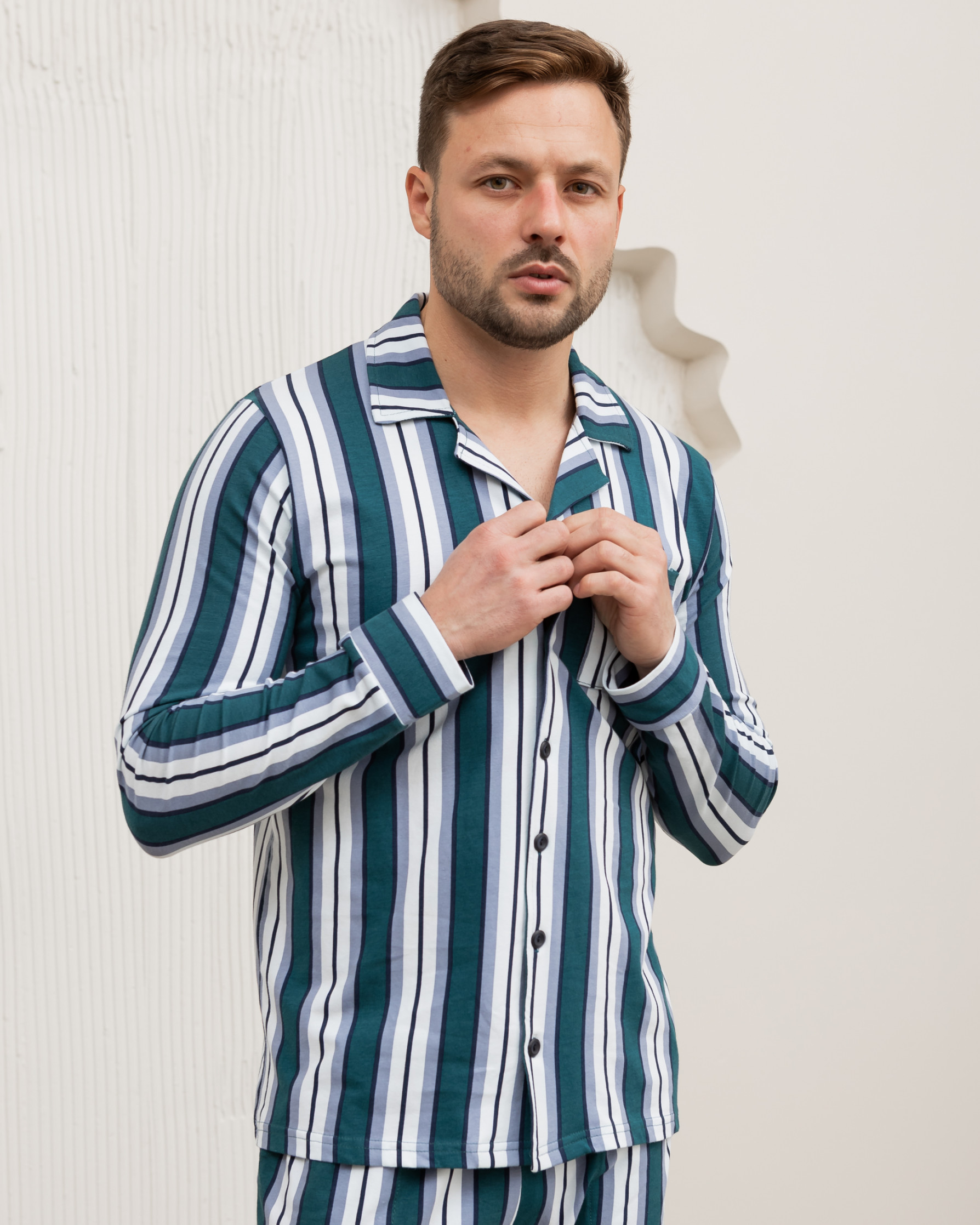 Мужской комплект на пуговицах - классика в полоску