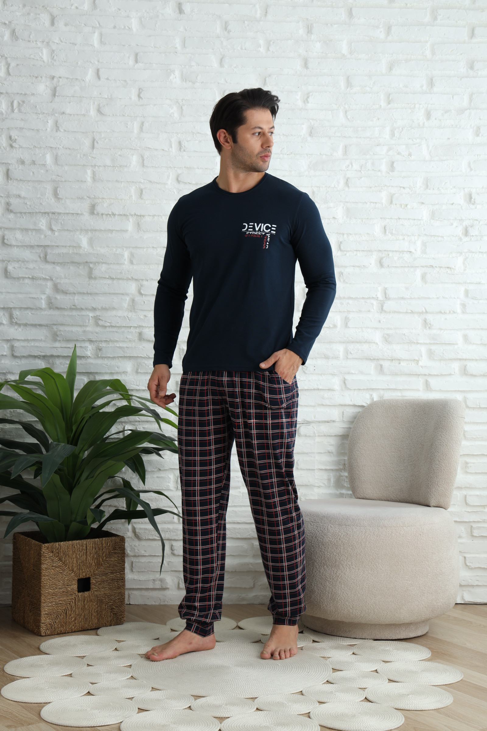 Мужской комплект со штанами в клетку - Device