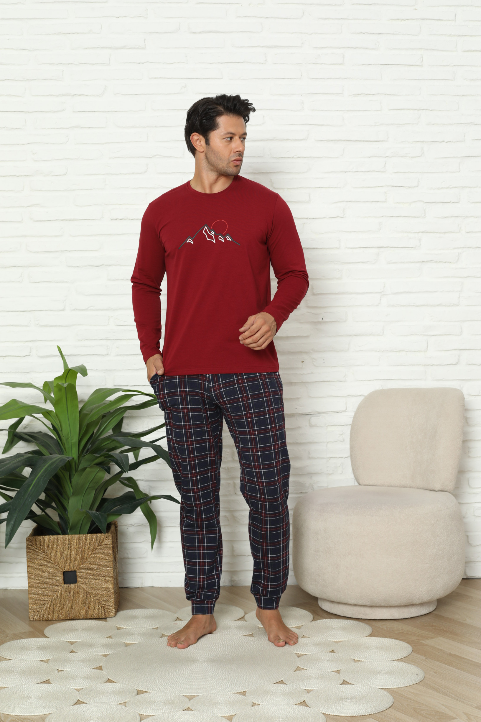 Мужской комплект со штанами в клетку