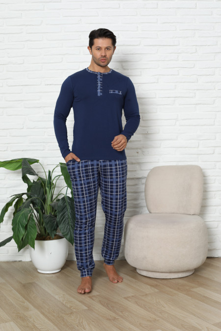 Чоловічий комплект зі штанами у клітинку - ґудзики на комірі