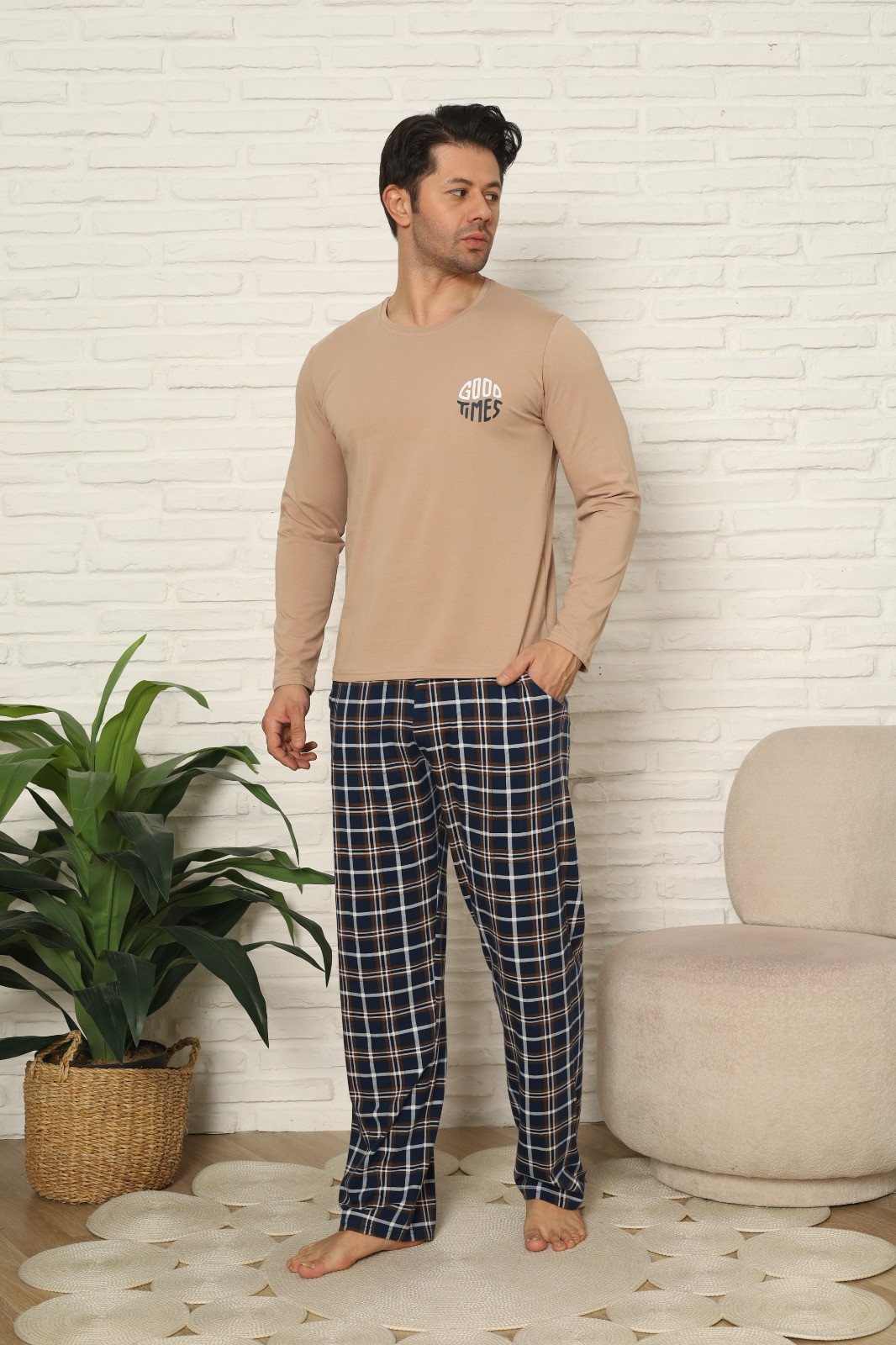 Чоловічий комплект зі штанами у клітинку - Good times