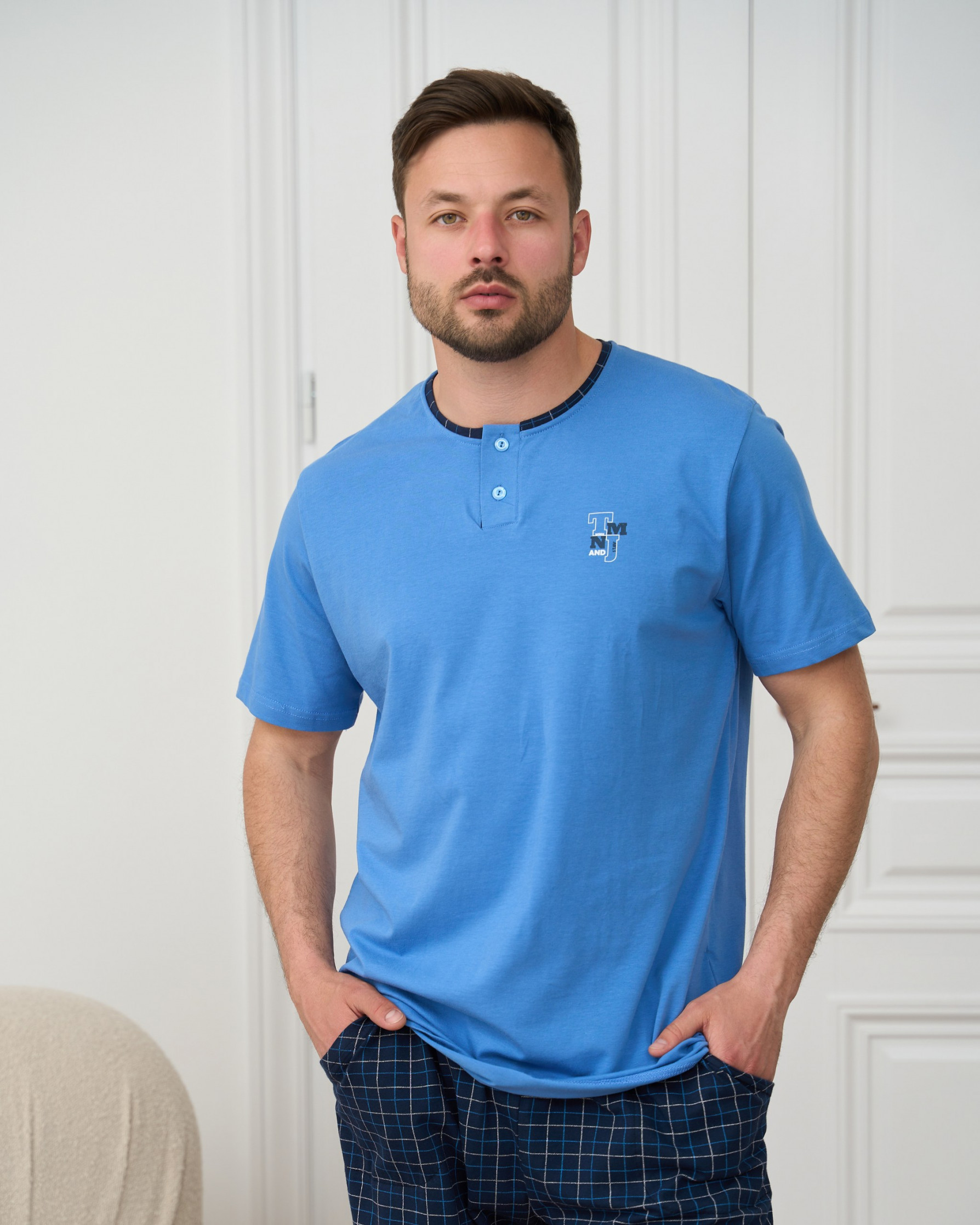 Мужской комплект с двумя пуговицами на футболке - Plus Size