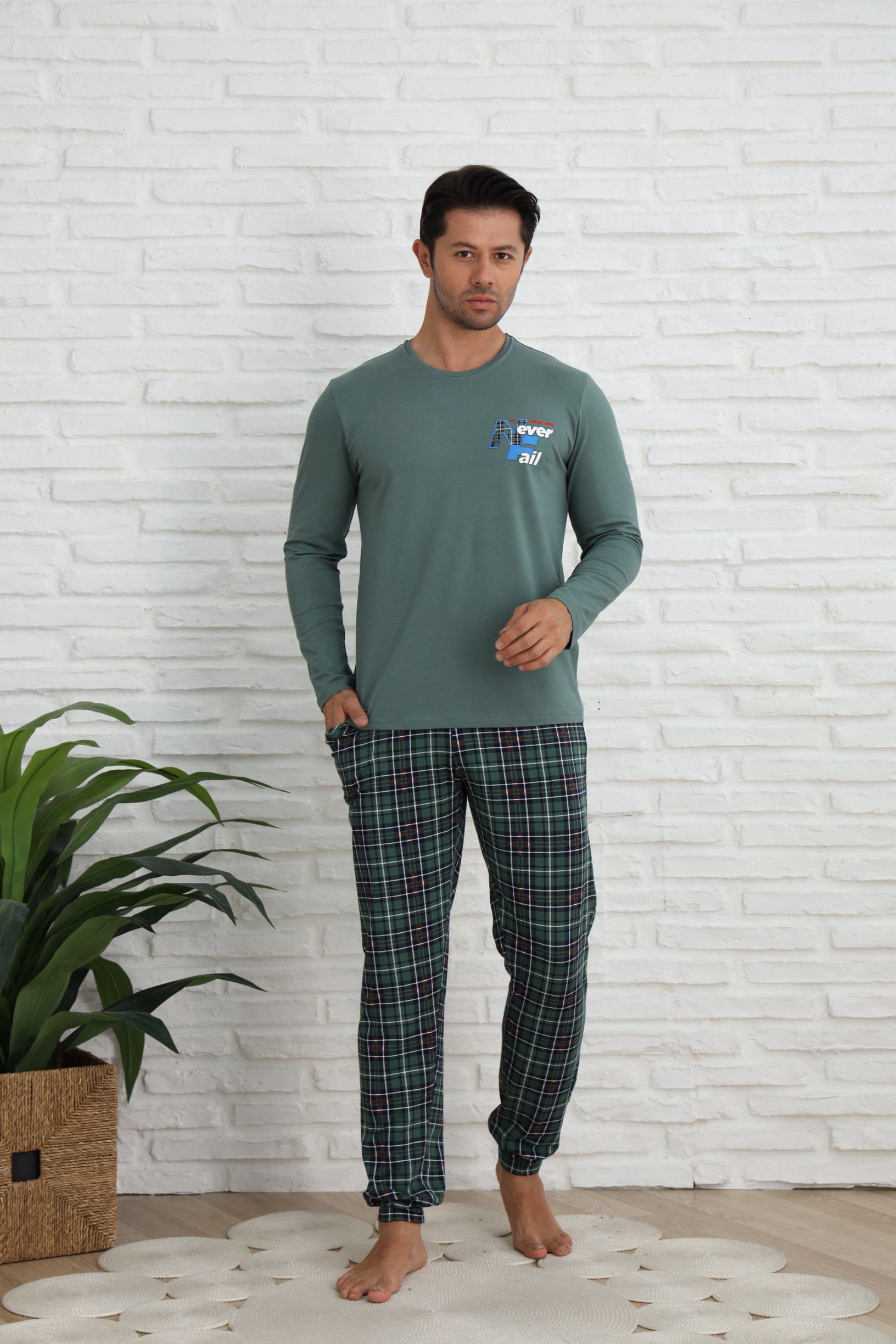 Чоловічий комплект зі штанами в клітинку Plus Size - Never Fail
