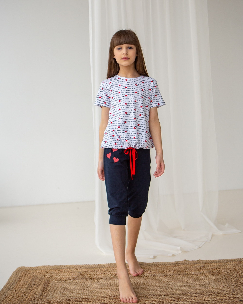 Підлітковий комплект на дівчинку з капрі - сердечка