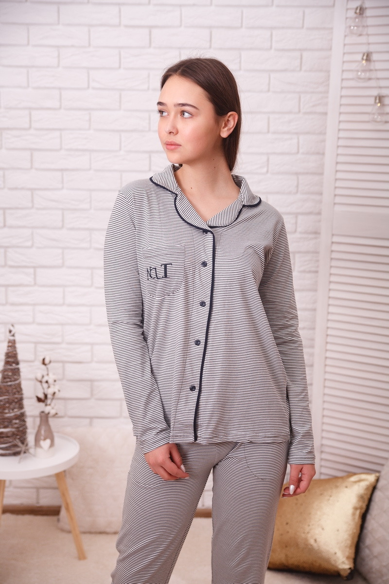 Жіноча піжама на ґудзиках в смужку