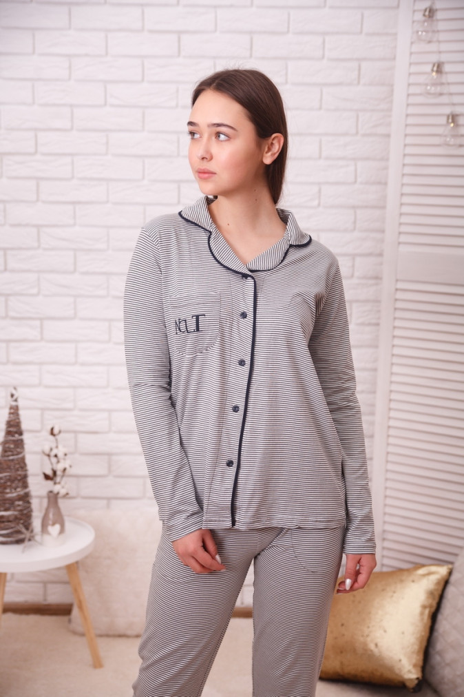 Жіноча піжама на ґудзиках в смужку