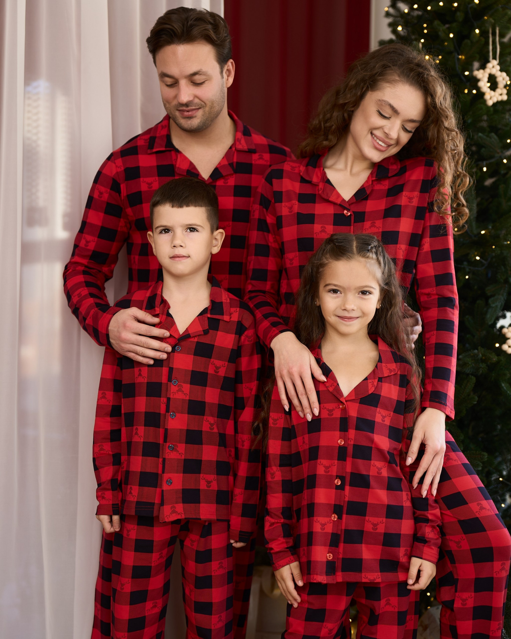 Жіноча піжама зі штанами - Червона клітинка з оленем - Family look для родини