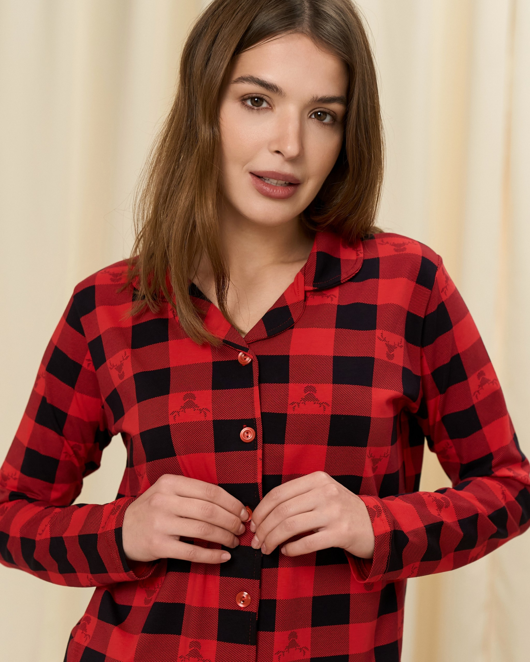 Жіноча піжама зі штанами - Червона клітинка з оленем - Family look для родини