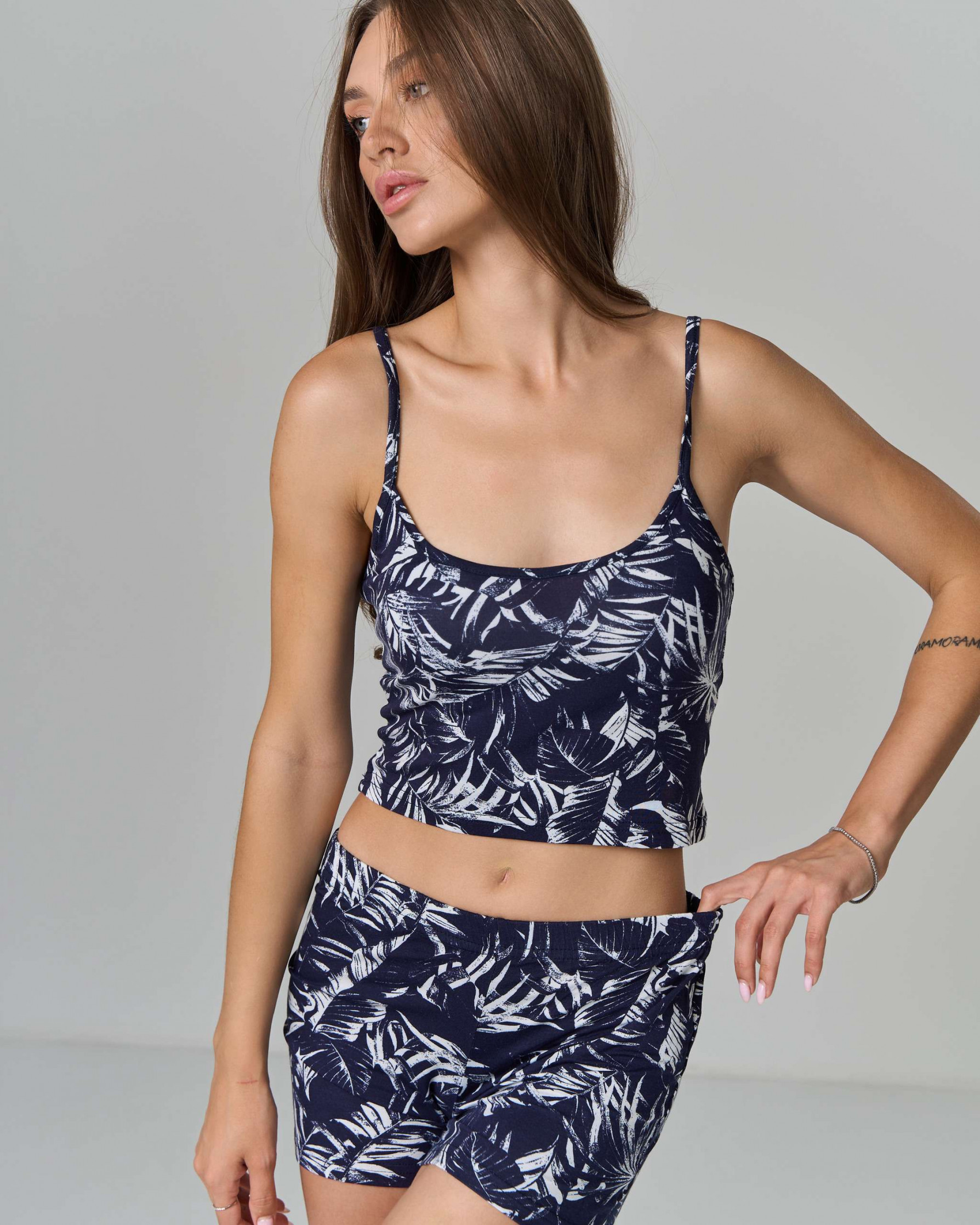 Комплект з міні-шортиками - листя на темно-синьому фоні